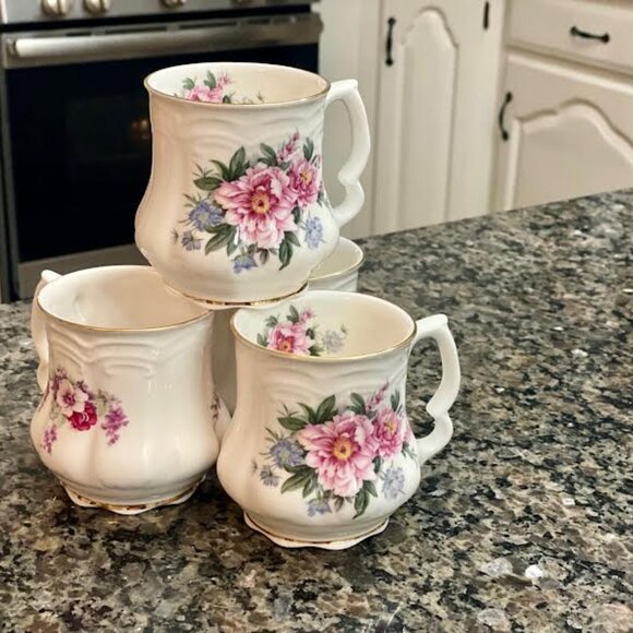 Vintage David Michael English Floral Bone China Mugs - Set of 4 - Picture 3 of 16